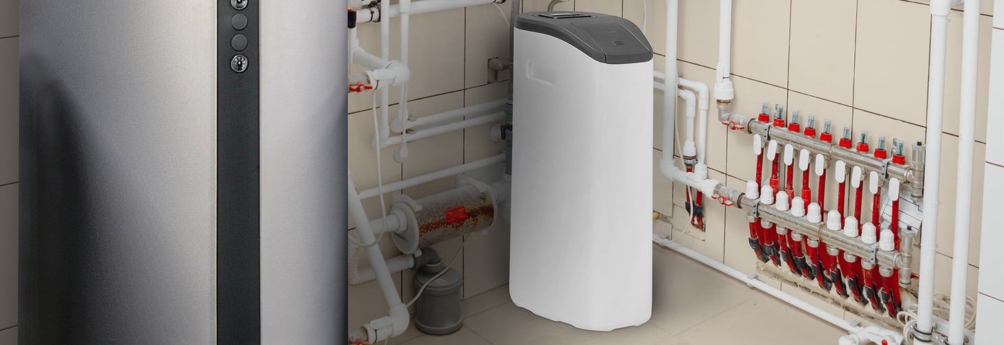 <span id="hs_cos_wrapper_name" class="hs_cos_wrapper hs_cos_wrapper_meta_field hs_cos_wrapper_type_text" style="" data-hs-cos-general-type="meta_field" data-hs-cos-type="text" >Addolcitore acqua: cos'è e perché installarlo in casa?</span>