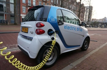 Ricarica auto elettriche in condominio: regole e normativa